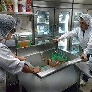 厨房機器の移設作業